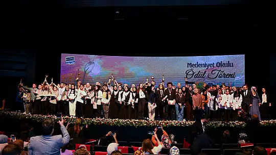 Konya Büyükşehir'in yarışmalarında dereceye giren öğrenciler ödüllerini aldı