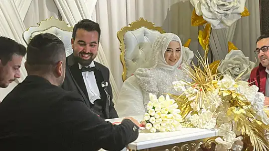 Konya'nın tanınmış ailelerinin çocukları, Begüm ve Ömer çifti dünya evine girdi