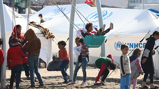 Konya Belediyesi Hatay'da çocuklar için oyun parkı kurdu