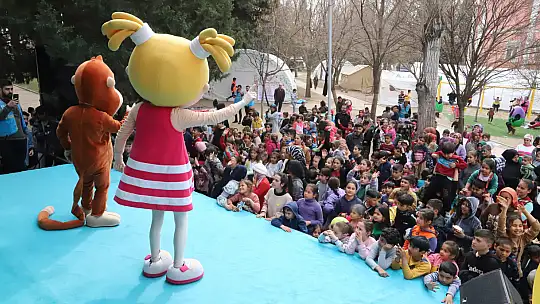 Konya Büyükşehir Depremzede Çocukların Yüzünü Güldürüyor