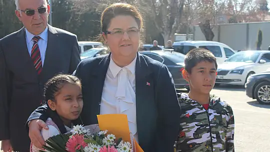 Bakan Yanık Konya'daki depremzede çocuklarla buluştu