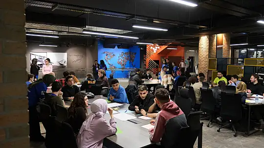 Kapsül Teknoloji Platformu 8 Ülkeden 50 Gence Girişimcilik Eğitimi Verdi