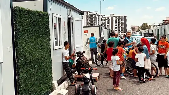 İnsan Vakfı Konya Şubesinden Adıyaman'daki, Depremzede Çocuklara Bayram hediyesi