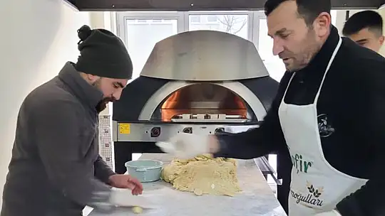 SÜ öğrencileri, depremzedeler için günlük 4 bin adet unlu mamul üretiyor