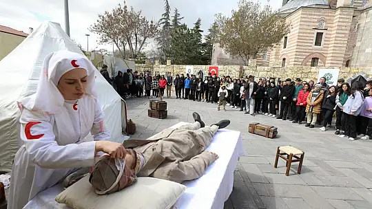 Karatay Bir destandır Çanakkale adlı tiyatroya Konyalılardan büyük ilgi