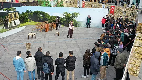 Karatay Bir destandır Çanakkale adlı tiyatroya Konyalılardan büyük ilgi