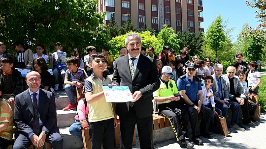 Pekyatırmacı, trafik eğitimindeki çocuklarla bir araya geldi