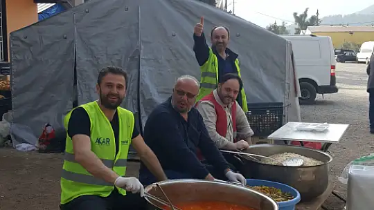 Konya Yeniden Refah Partisi Deprem bölgelerine aş evi kurdu