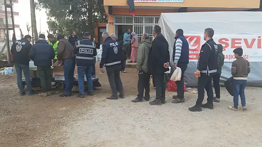 Konya Yeniden Refah Partisi Deprem bölgelerine aş evi kurdu