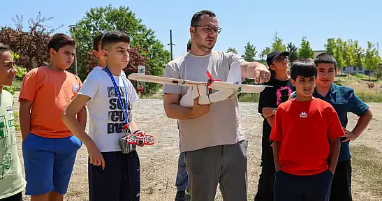 Konya'da geleceğin astronotları ve mühendisleri yetişiyor: Sille'de dev uzay kampı!