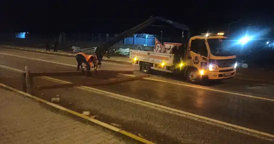 Konya'da yürekler ağza geldi! Şiddetli rüzgar ortalığı birbirine kattı