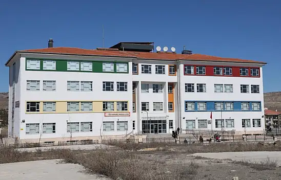 12 lise öğrencisi okulda yedikleri tavuktan sonra hastanelik oldu