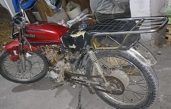 2,5 yıl önce kaybolan motor polisin dikkati sayesinde bulundu