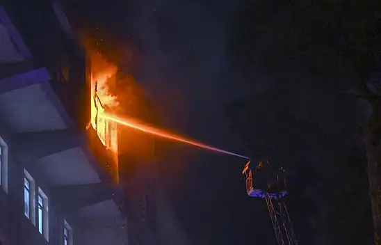 2 kız çocuğu hastaneyi ateşe verdi