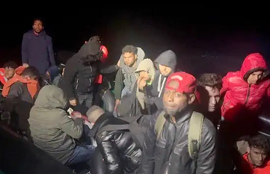 25 düzensiz göçmen son anda kurtarıldı