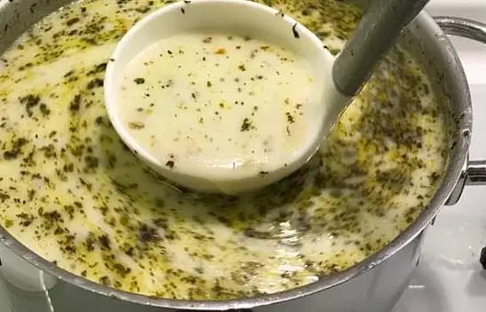 26 yıllık Konyalı ustanın önerisi. Yoğurt çorbası kaynatırken 1 su bardağı ekleyin