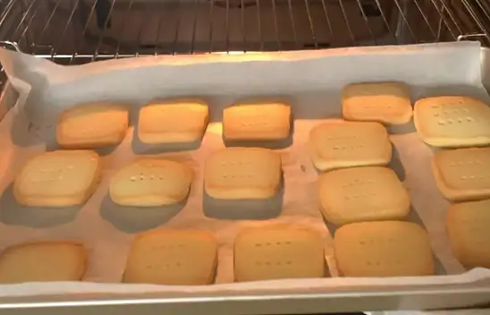 3 malzemeyle hazırlanıyor. Kıyır kıyır tereyağlı kurabiye tarifi…