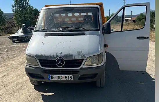 3 yaşındaki çocuk kamyonetin kapısını açarak düştü hayatını kaybetti