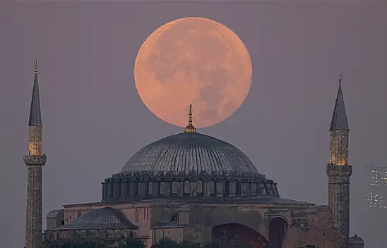 30 Ağustos Gecesi Başınızı Kaldırın: Konya'da 2037 Yılına Kadarki En Büyük Dolunay Gerçekleşecek