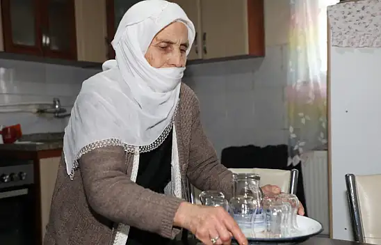 70 yıldır kimliksiz yaşayan teyze