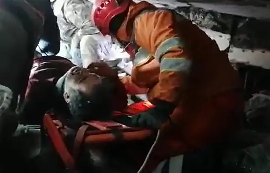 89 saat sonra kurtarıldılar