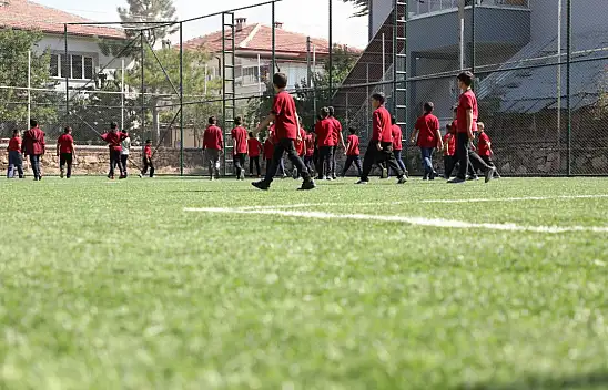 Başkan Altay: Ereğli'de 8 okulumuza halı saha kazandırdık