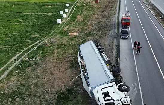 Afyonkarahisar'da tır devrildi!