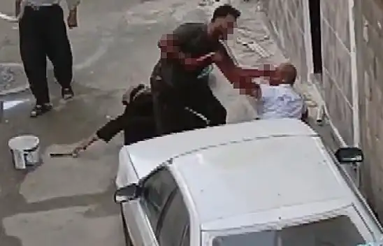 Aile vahşeti! Annesini tekmeleyip, ağabeyinin boğazını keserek öldürdü