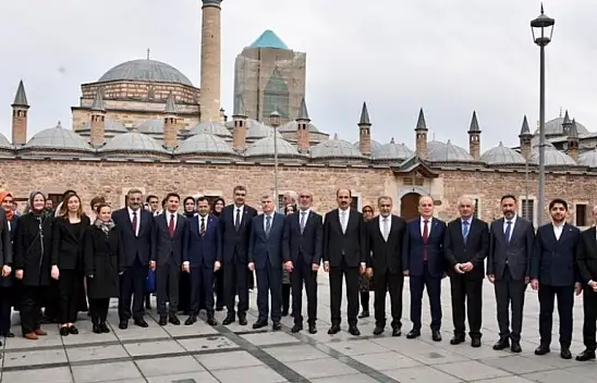 AK Parti Konya Milletvekili Adayları Mevlana Müzesini ziyarette bulunup, dua etti