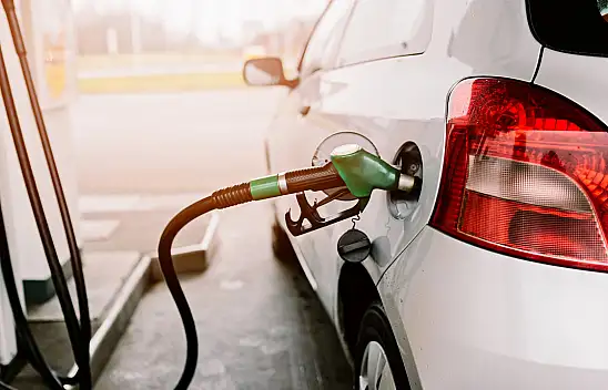 Akaryakıt zamları kara kara düşündürüyor: Bir litre benzin, motorin ve LPG ile kaç km yol gidilir? Ayrıntılar haberimizde...