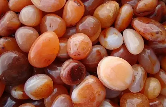 Akik taşı takmanın faydaları nelerdir? Hz. Muhammed'in kullandığı Akik taşının hem ruhsal hem de fiziksel faydalarını duyduğunuzda bir daha yanınızdan ayırmayacaksınız!