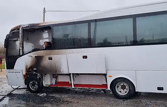Aksaray'da midibüs alev aldı