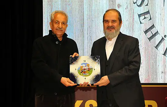 Akşehir'de 'Değişen Dünya Müslüman Şahsiyeti' konulu konferansı verildi