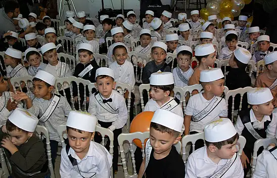 Akşehir'de dini eğitim alan 200 minik öğrenci için 'Bed-i Besmele' merasimi düzenlendi!