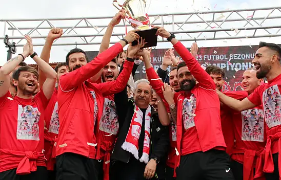 Akşehirspor, şampiyonluğunu kutladı