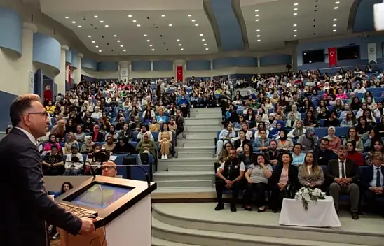 Selçuk Üniversitesi'nden örnek davranış: Bağımlılıkla mücadele konferansı yapıldı!