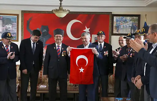 Akyürek, Şehit aileleri ve Gazileri ziyaret etti