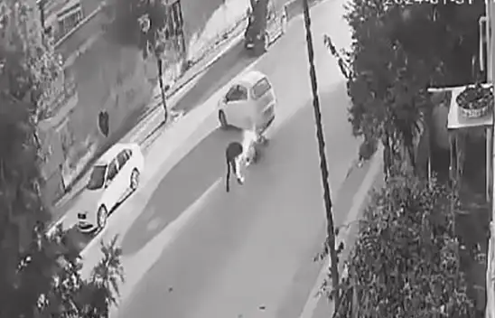 Alevler üzerini sardı, çevredekiler söndürdü