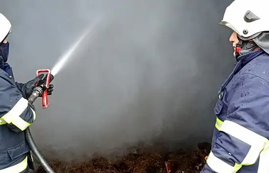 Alevlere teslim olan ahır ve samanlık kullanılmaz hale geldi