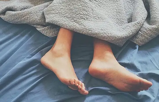 Aman dikkat: Ayaklarınızı soğuktan koruyun! Üşütürseniz bu hastalıklara davetiye çıkarabilirsiniz!