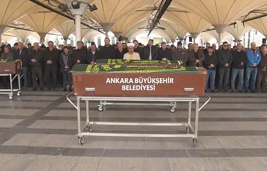 Ankara'da kaldırımda yürürken araba çarpan iki kişi hayatını kaybetti