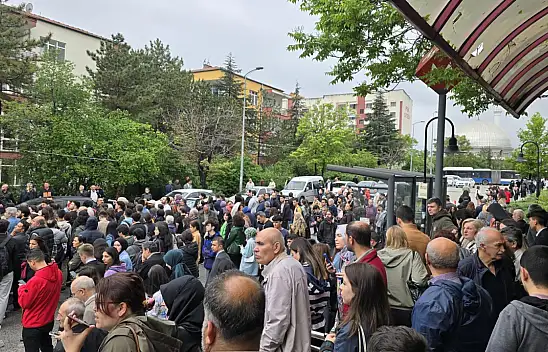 Ankara'da sağanak yağışın ardından ulaşımda zorluk meydana geldi