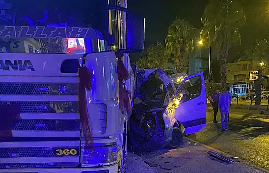 Antalya'da feci kaza: 1 ölü 11 yaralı