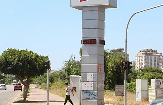 Antalya'da sahil ve sokaklar boşaldı
