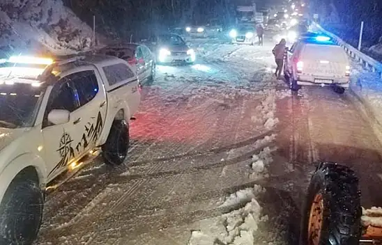 Antalya-Konya karayolu trafiğe kapatıldı, sürücüler tesislere yönlendirildi
