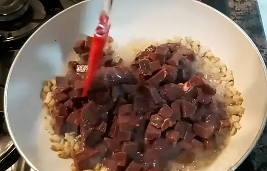 Antepli ciğerciler ciğer kavurmayı böyle yapıyor. Tencereye kesinlikle eklemelisiniz