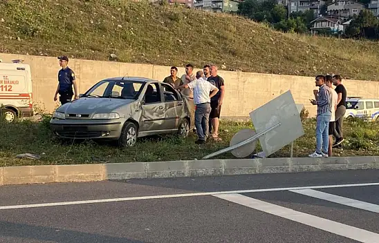 Araç taklalar attı, 4 kişi yaralandı