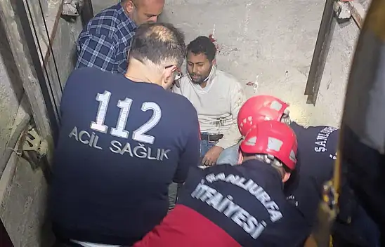 Asansör boşluğuna düşen genç yaralandı