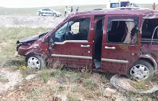 Aşırı yağışlar kazaları beraberinde getirdi. Araç bu hale geldi