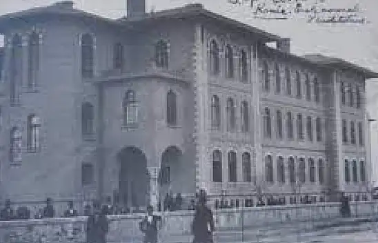 Asırlık Konya lisesinden kimler geldi kimler geçti…